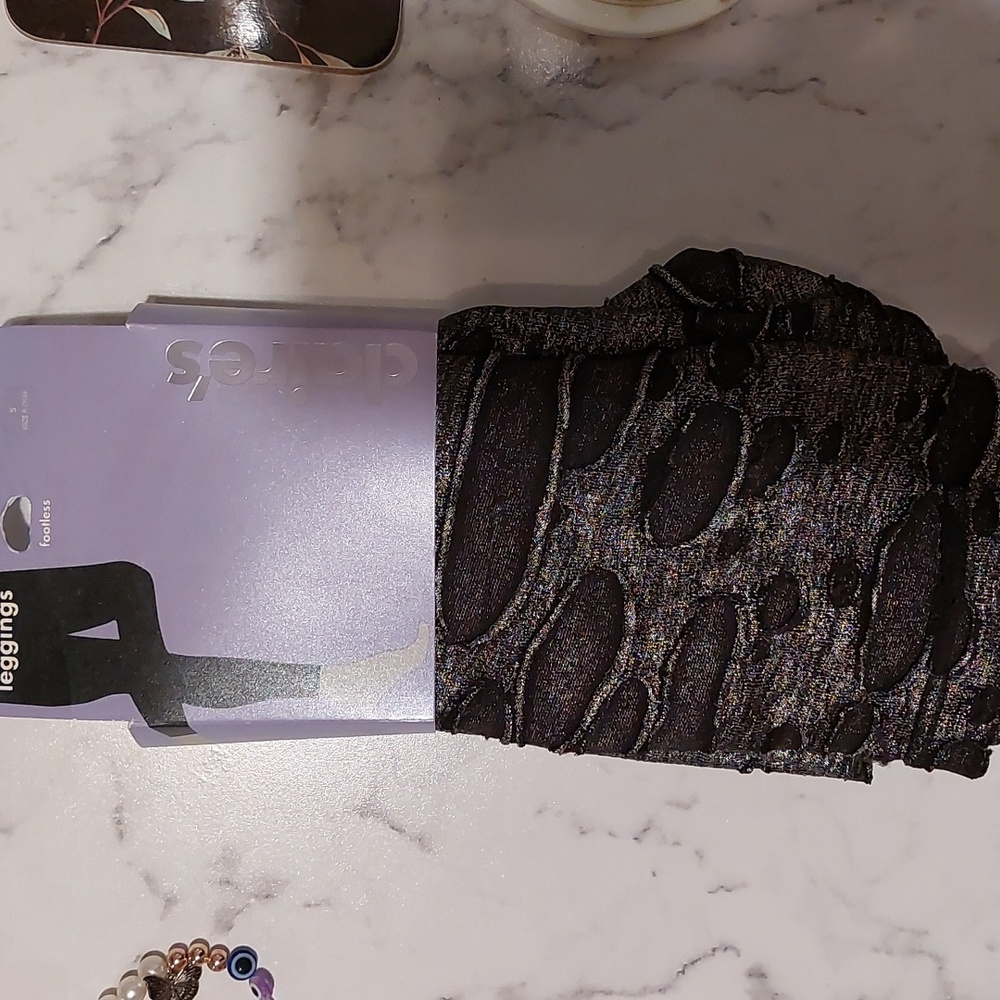 Super cool metallic dark gray leggings with destroyed look